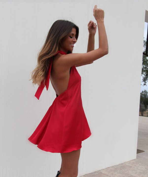 Hazel Vestido Curto Cetim Vermelho Sem Costas e Laço